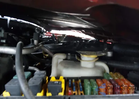 2000 Jeep Cherokee Sport z USA, uszkodzony, nr VIN 1J4FF48S1YL121520